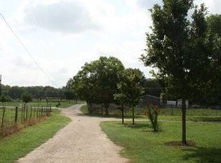 2360 Lakewood Dr, Seguin, TX 78155