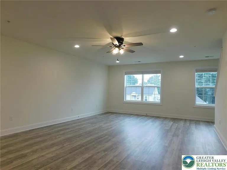 1549 Burkhardt St #C — Photo 14