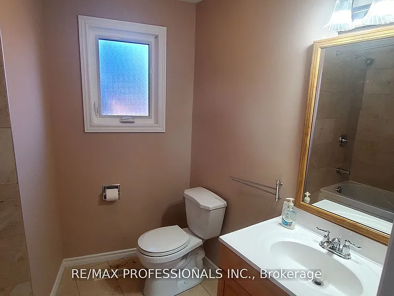 2545 Addingham Cres — Photo 30