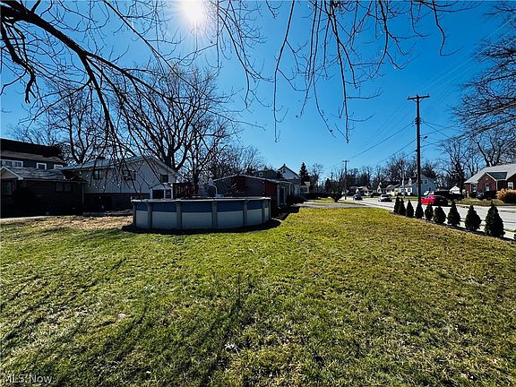 5th image of 1088 Skinner Ave
