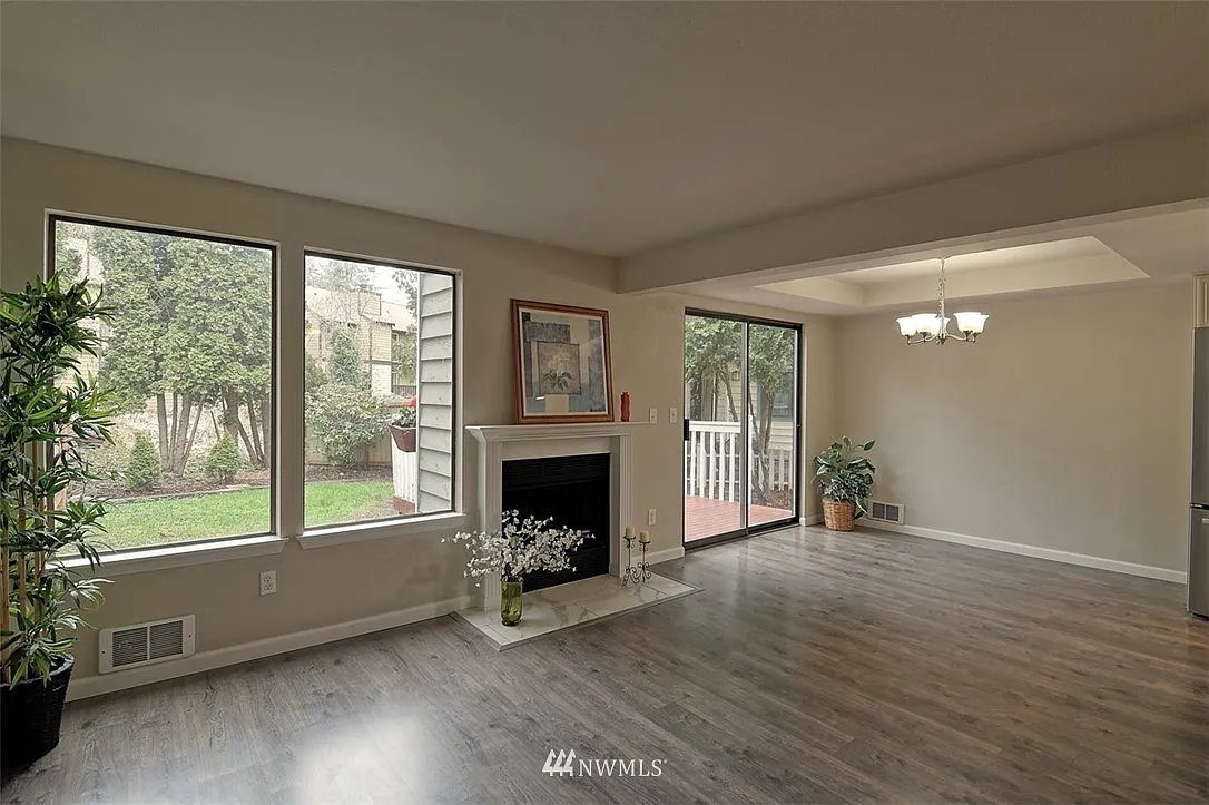 3 bed, 2.5 bath, 1306 sqft, $2,950 — Photo 2