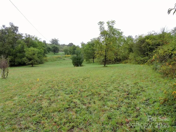 999 Eade Rd, Etowah, NC 28729