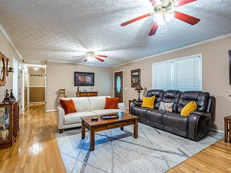 465 Dobbs Rd #B — Photo 9