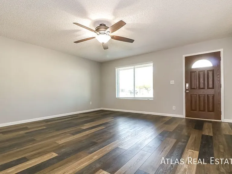 1323 W Rosemonte Dr — Photo 4
