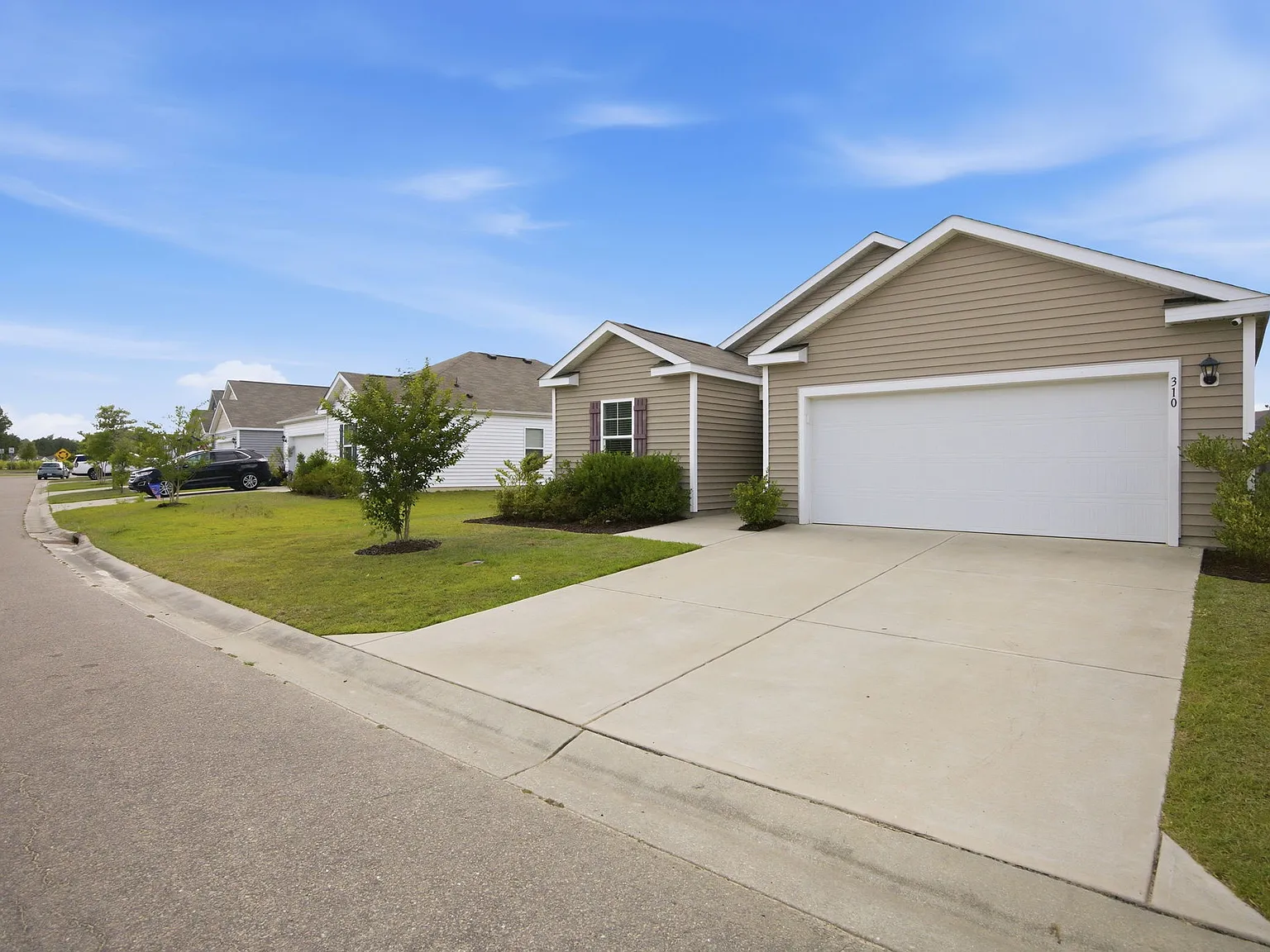 3 bed, 1343 sqft, $2,195 — Photo 3