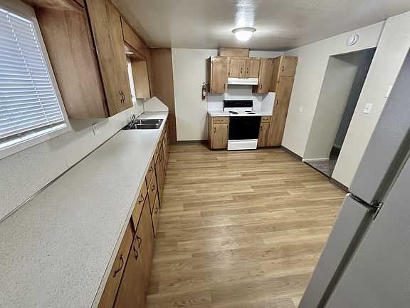 4th image of 817 N Hoyt St #7