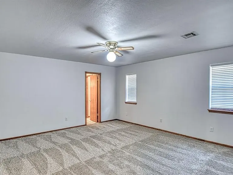 3609 Hampton Ct — Photo 37