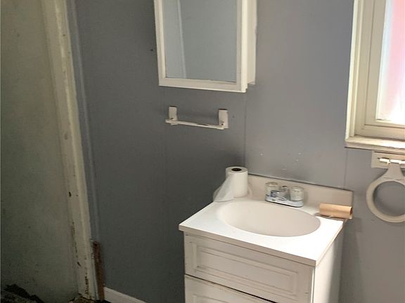 5th image of 416 Suncrest St