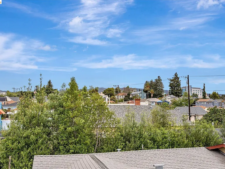 2443 13th Ave — Photo 32