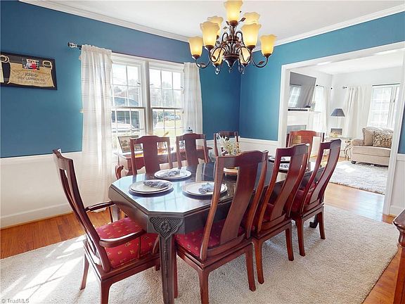 3rd image of 224 Country Club Rd