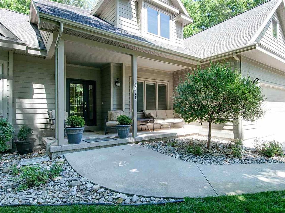 1st image of 3371 Village Circle Dr