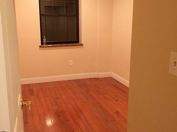 3rd image of 1241 Vine St