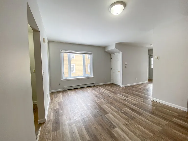 158 Ward St — Photo 3