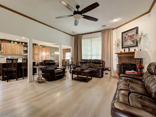 16008 Vicki Dr, Oklahoma City, OK 73170