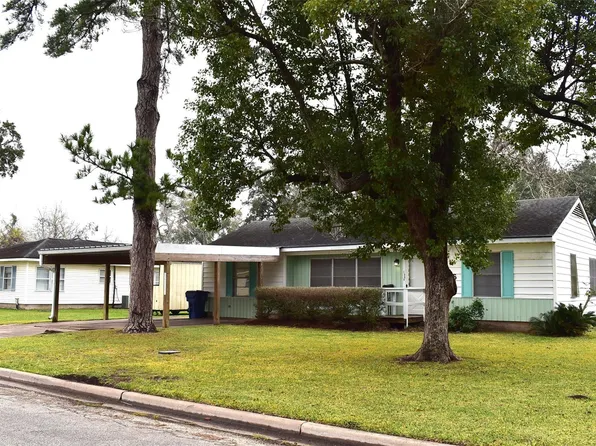 1006 Mac Dr, Sweeny, TX 77480