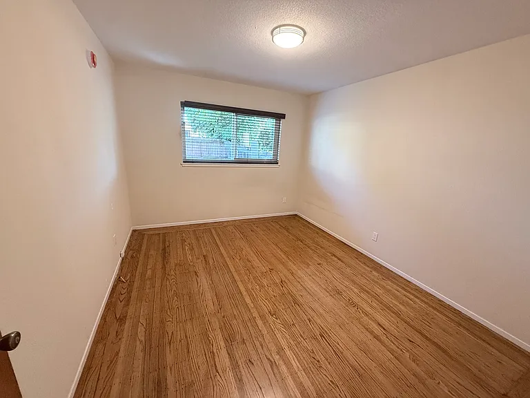 10301 San Leandro St — Photo 10