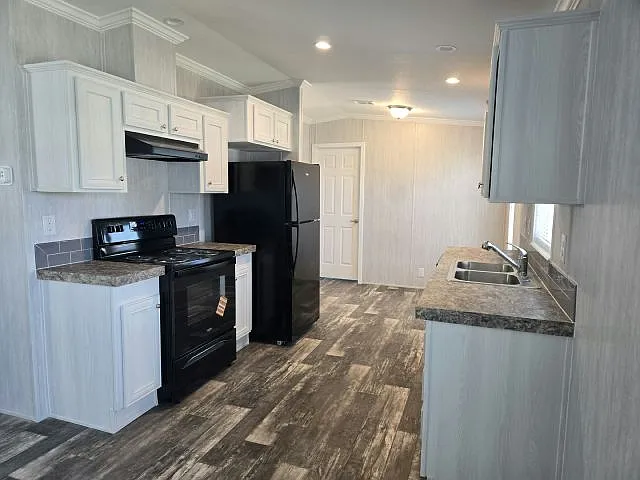 2 bed, 1.0 bath, 736 sqft, $1,650 — Photo 2
