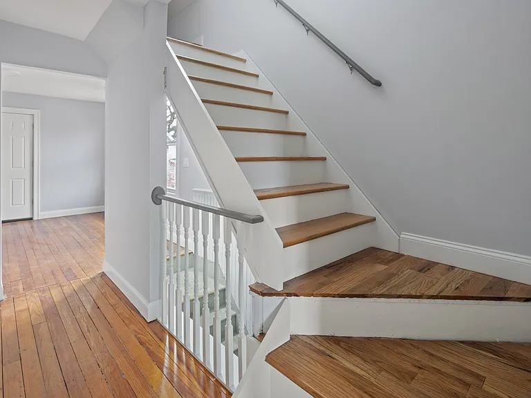 90 Nicoll St. — Photo 27