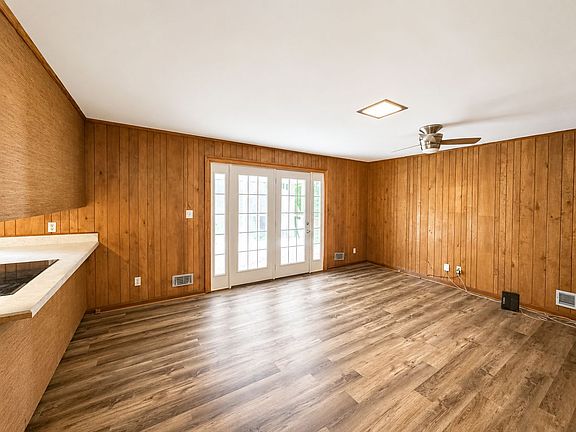 5th image of 560 Riverview Rd