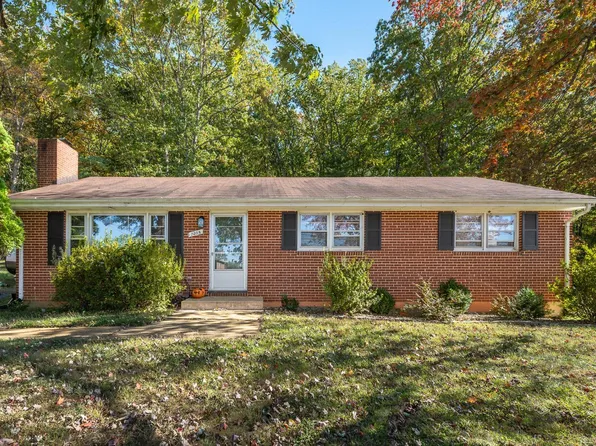 1205 W Hill Dr, Bedford, VA 24523