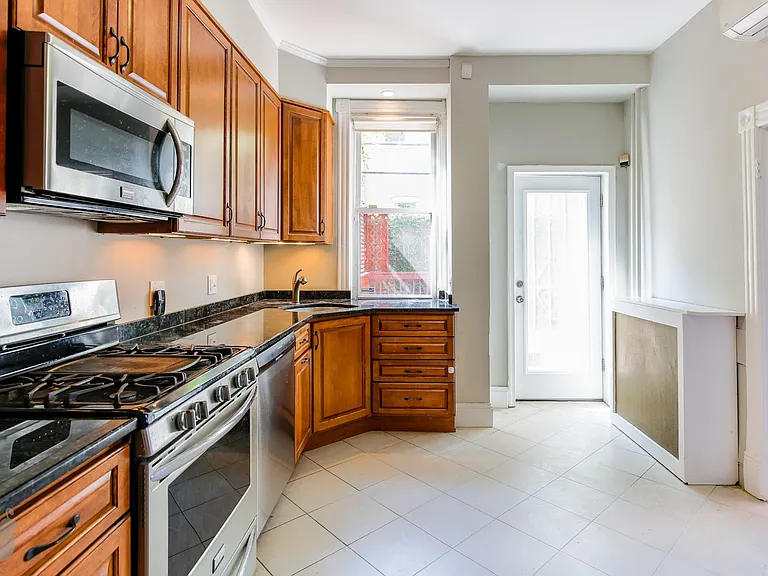 742 Harvard St NW — Photo 3