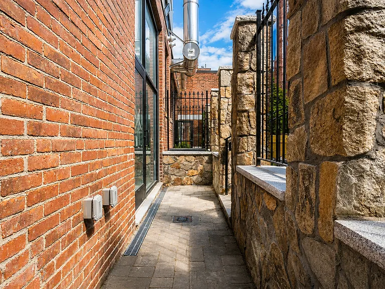 1028 Commonwealth Ave #101 — Photo 4