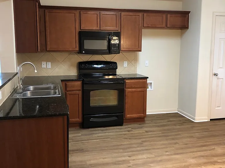 13316 Pine Needle St — Photo 5
