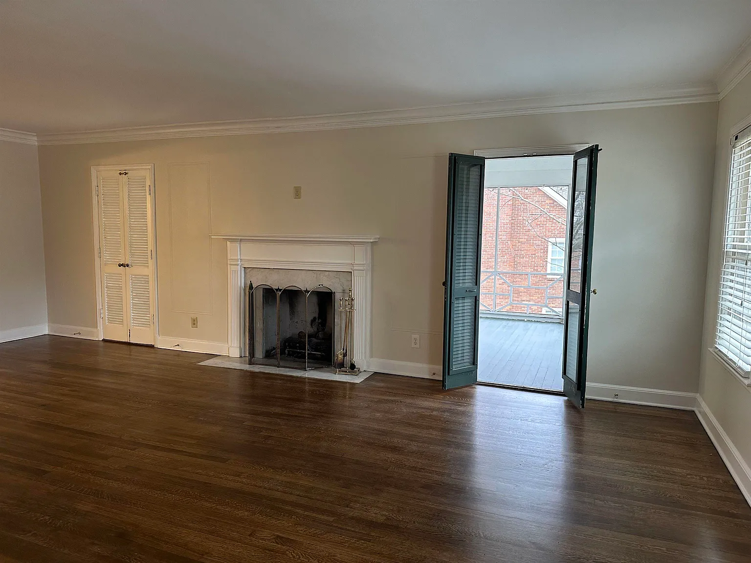 3 bed, 3.0 bath, $2,300 — Photo 3