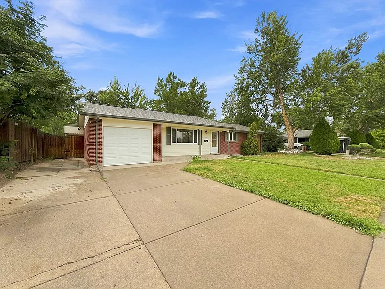 10841 W 68th Pl — Photo 2