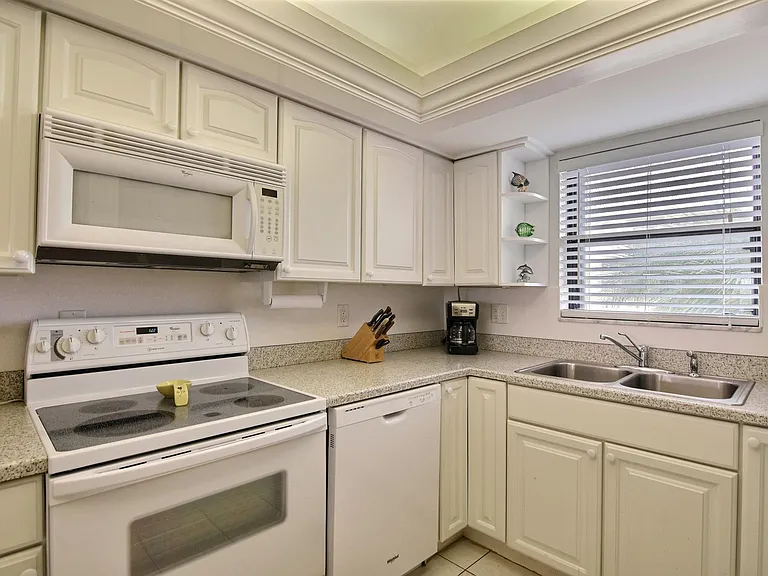 3939 Ocean Dr #302B — Photo 13