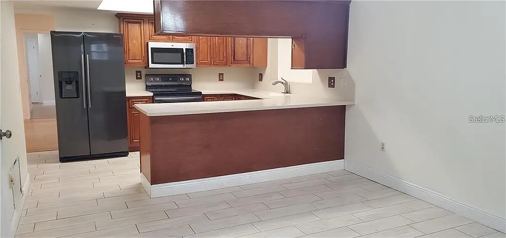 4 bed, 2.0 bath, 2284 sqft, $3,400 — Photo 3