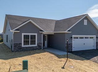 22 Hawk Station Dr, Fairmont, WV 26554