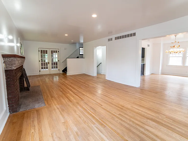 815 W 4th St — Photo 3