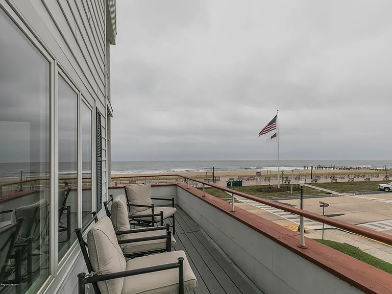 18 Ocean Ave — Photo 20