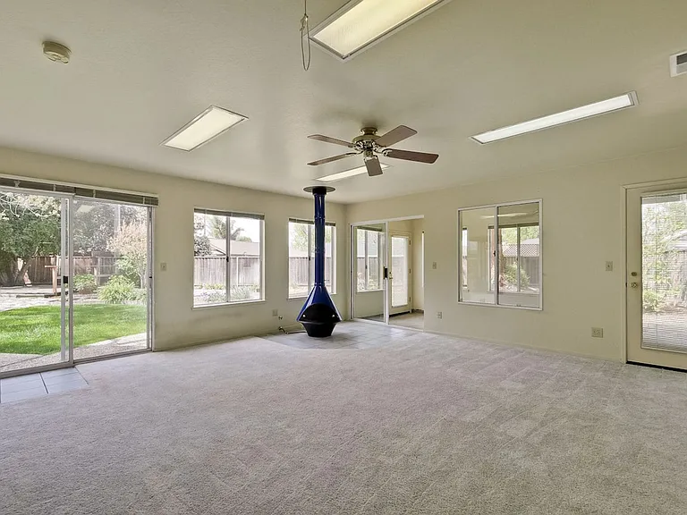 160 Kit Carson Ct — Photo 14