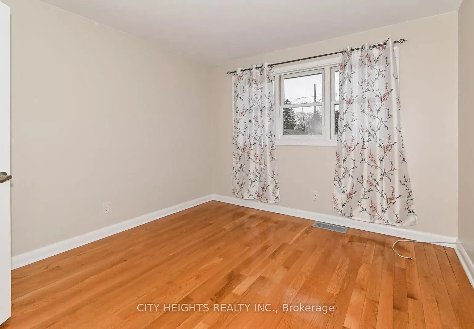 3 bed, $2,400 — Photo 3