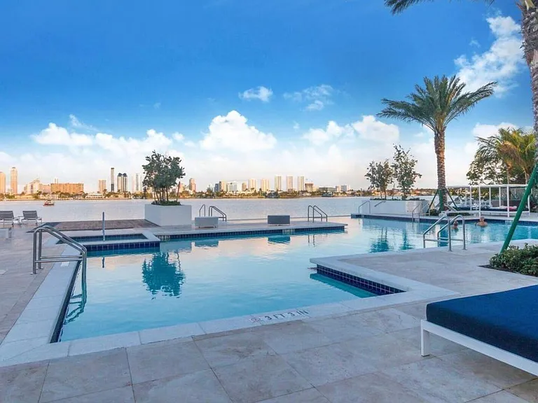 17111 Biscayne Blvd #702 — Photo 21