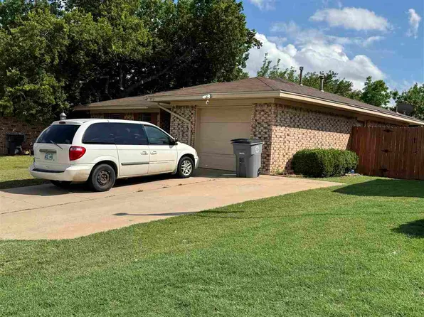 5712 NW Chestnut Ln, Lawton, OK 73505