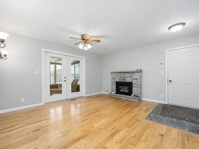3051 Egremont Rd — Photo 4