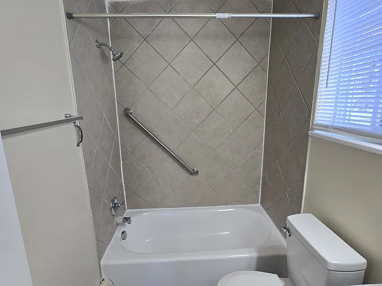3210 Ellwood Ave — Photo 10