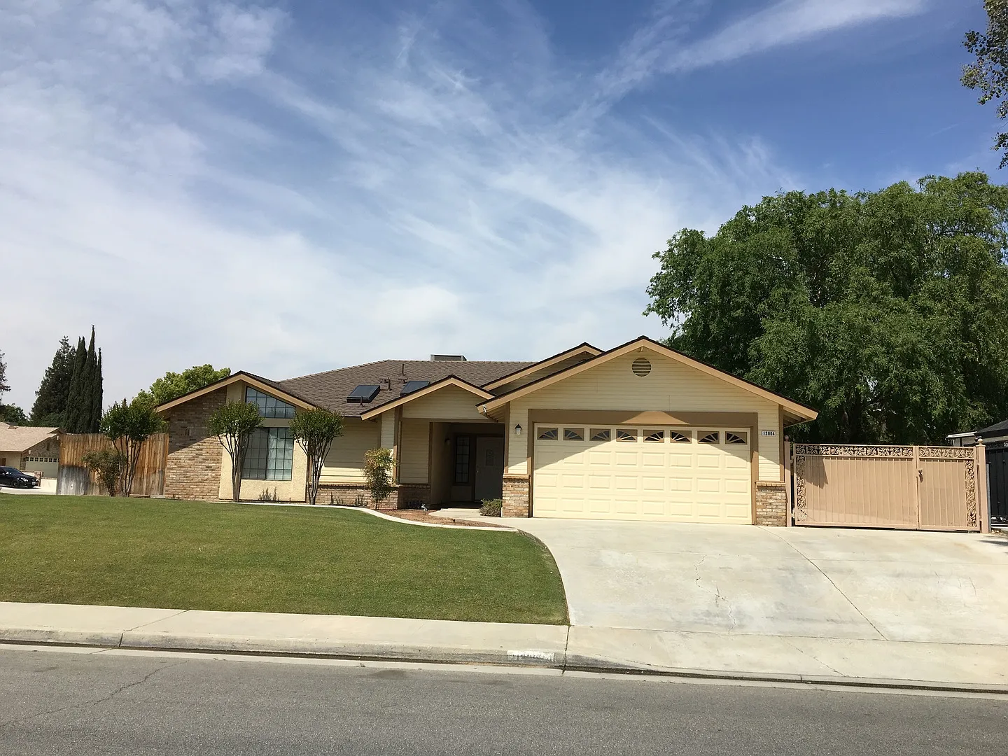 13004 Hillary Way - NW - 3+2 with pool and RV parking! — Photo 1