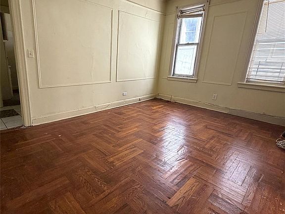 4th image of 719 E 242nd Street