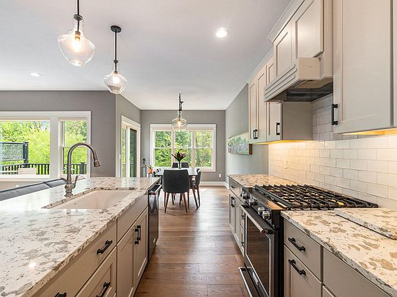 5th image of 846 W 32nd St Unit 10