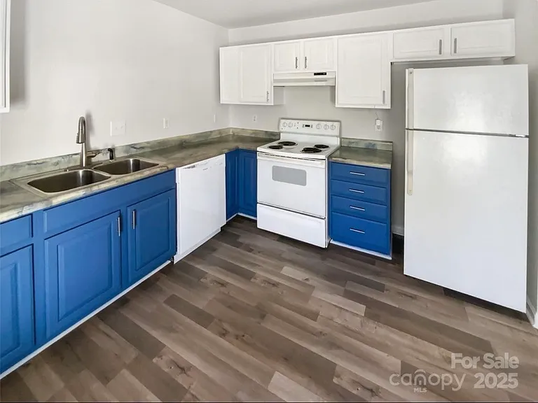 2118 Augusta St — Photo 6