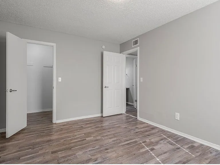 Willow Park Apartments — Photo 10