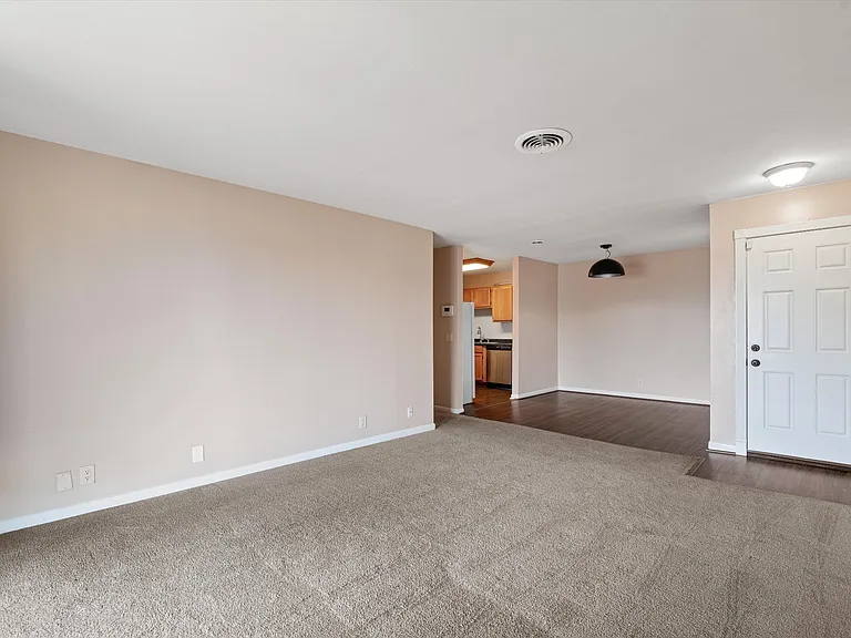 555 N Dupont Ave #C73 — Photo 3