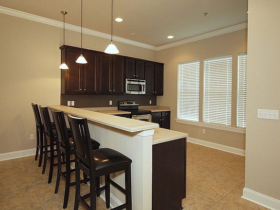 3rd image of 501 Palm Ct #1