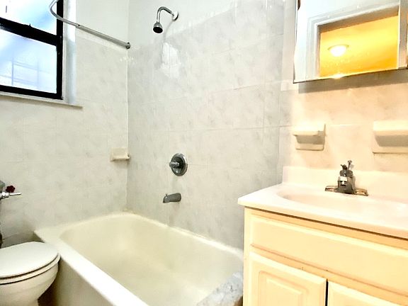 5th image of 160 Claremont Ave #5FF