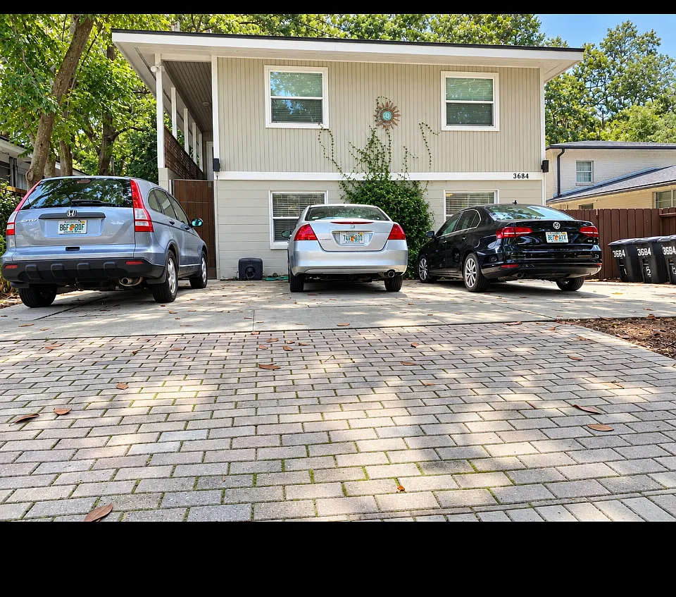 2 bed, 690 sqft, $1,425 — Photo 2