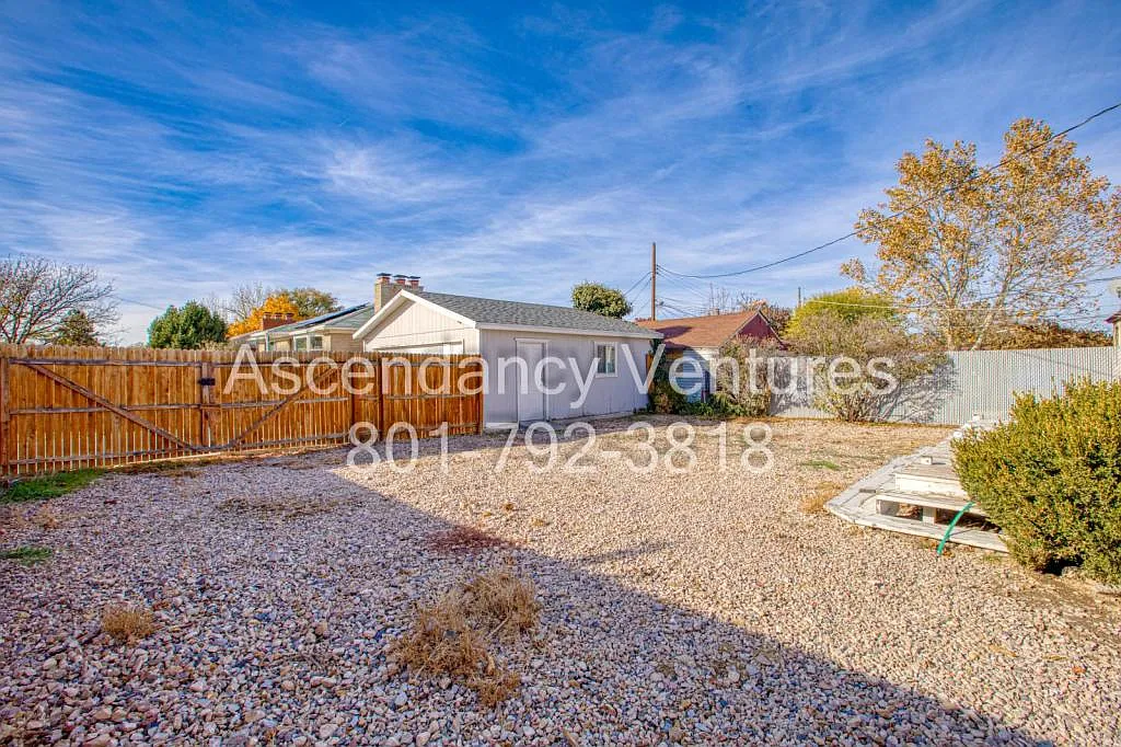 538 Navajo St — Photo 3